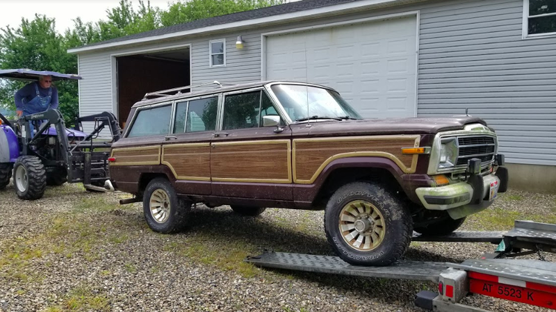 Illustration for article titled What It Was Like Towing a Free Jeep Grand Wagoneer With the 2020 Jeep Gladiator